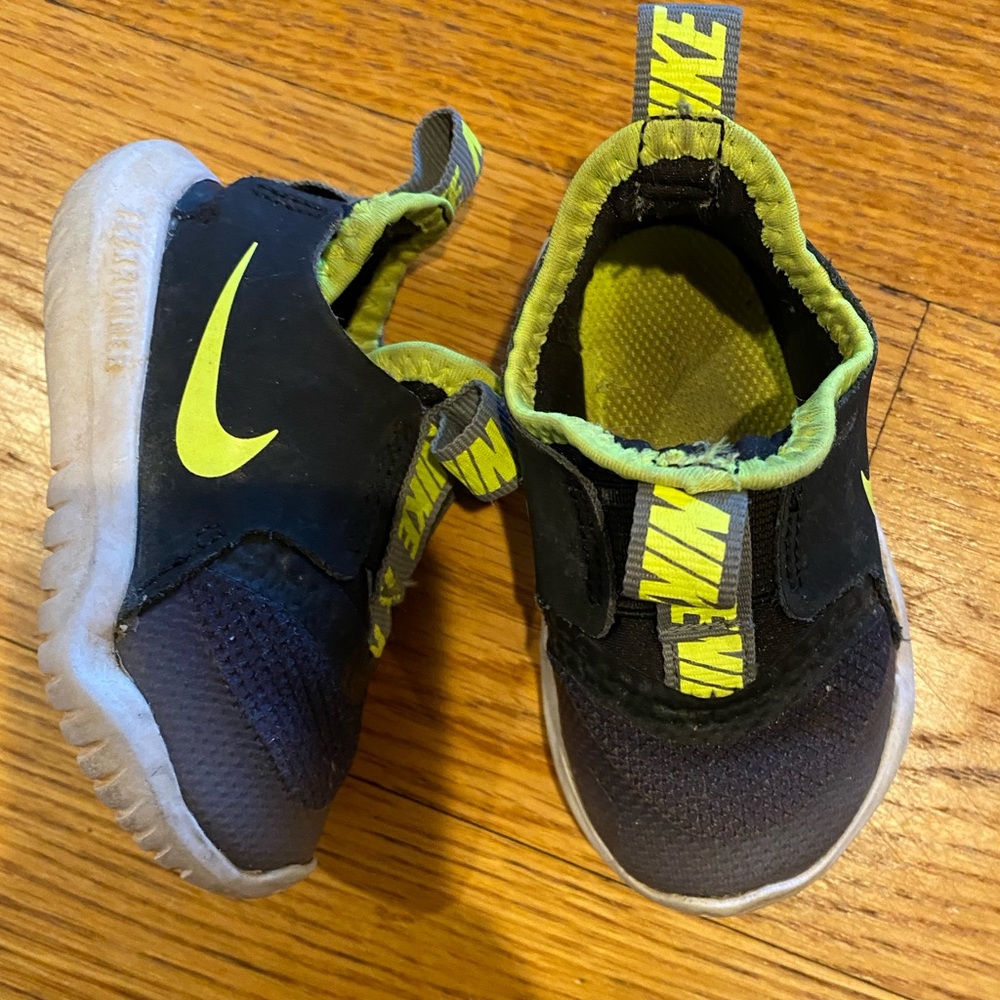 Nike flex runner toddler 4c